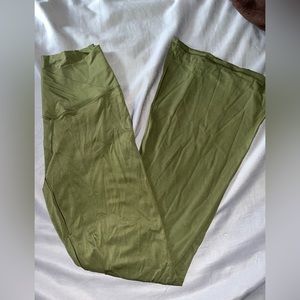 arie crossover flare leggings